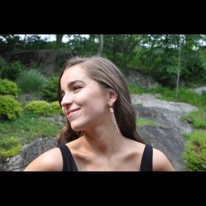 Meet your Posher, Caitlin